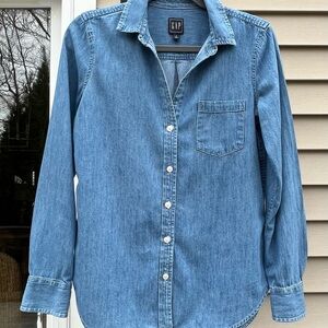 Gap Woman’s Denim Shirt Size Small